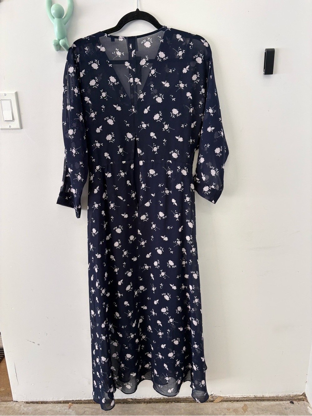 CAbi Navy and White Floral Midi Dress Summer Flowy Office Peasant Boho Size 8 - Picture 2 of 3